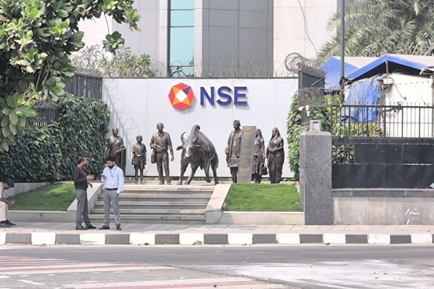 Nifty, Sensex fall over 0.9% in opening session, IT stocks crash 5.51% amid global tech sector weakness