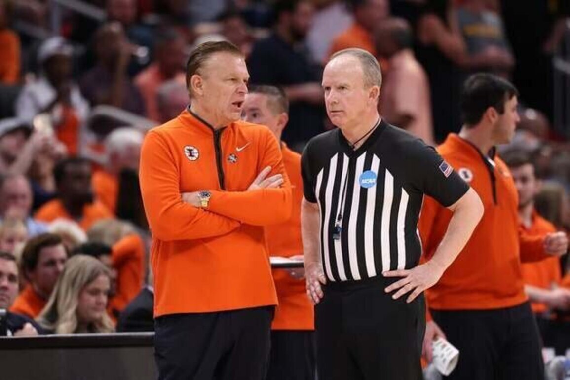 Iowa-Illinois interrupted for 11 minutes due to horn