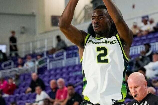 Top SG Caleb Holt commits to Arizona
