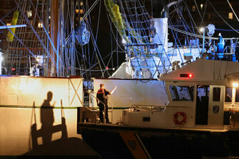 Mexican tall ship strikes Brooklyn Bridge, snapping masts, killing 2 crew members