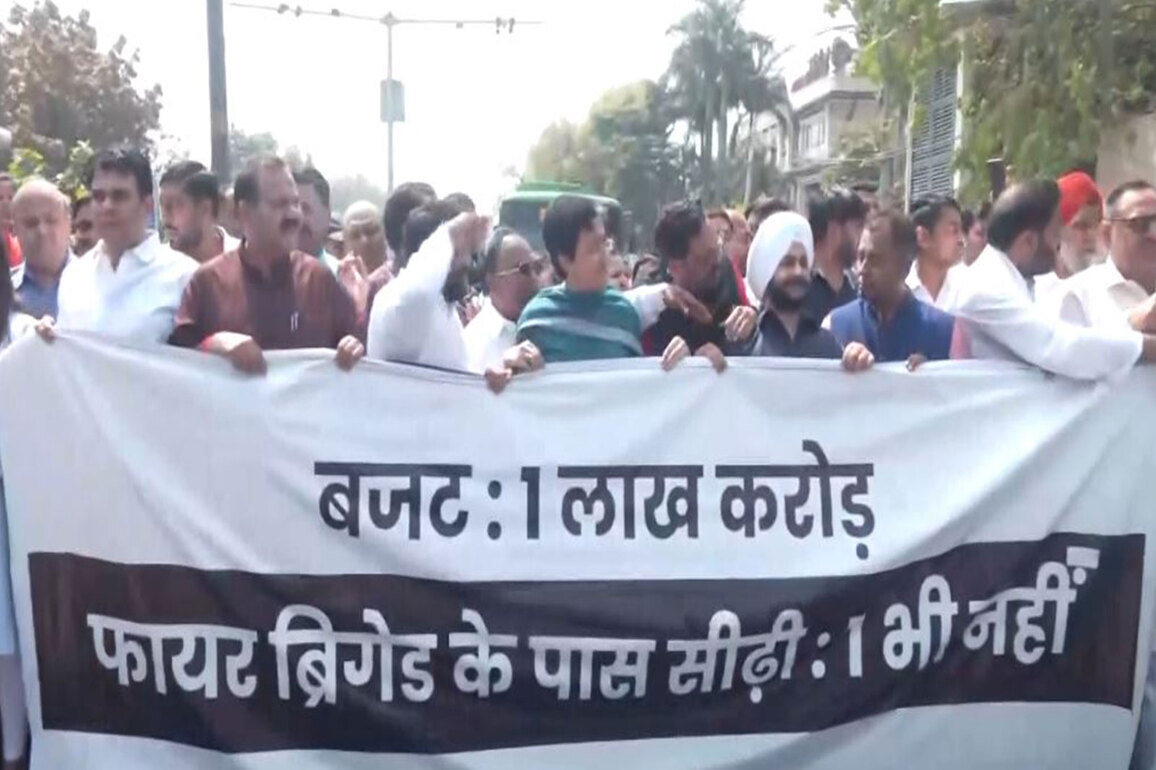 Atishi, AAP MLAs hold protest outside Delhi Assembly over governance failures