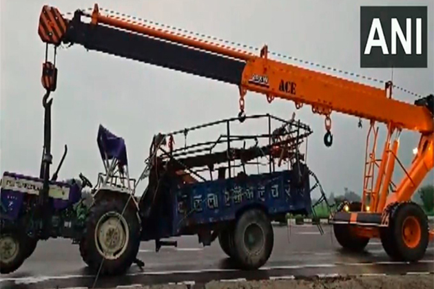 UP: Eight dead, 3 critically injured after truck collides with tractor carrying devotees in Bulandshahr