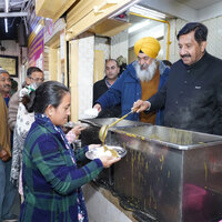 Shimla: Deputy CM Mukesh Agnihotri renders langar service in memory of his late wife at IGMC