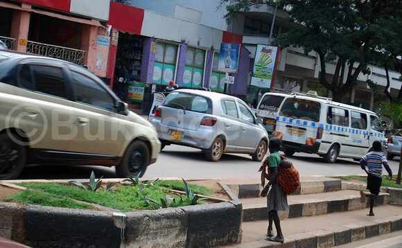 Abamu ku baana abasabiriza ku nguudo z'omu Kampala. EKIF: MUWANGA KAKOOZA Abamu ku baana abasabiriza ku nguudo z'omu Kampala. EKIF: MUWANGA KAKOOZA