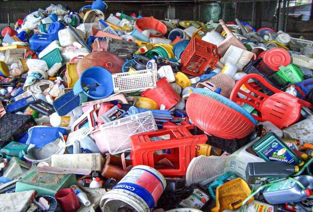 Mexican startup tackles plastic waste by converting it to fuel