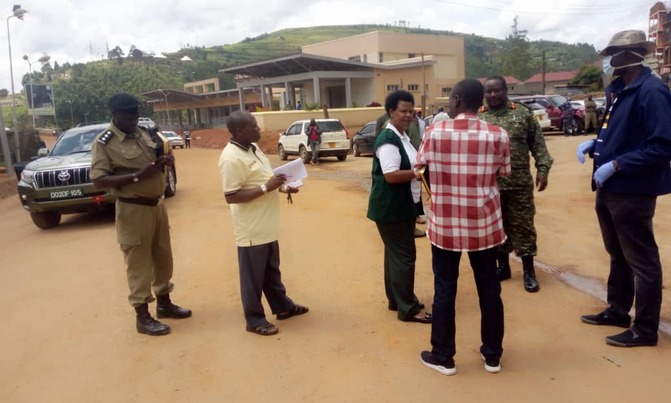 88 travellers stranded at Katuna border 88 travellers stranded at Katuna border