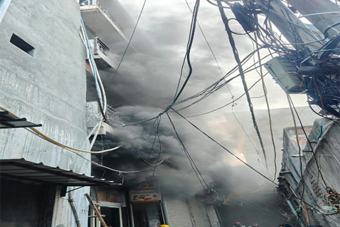Fire breaks out at shop in Delhi's Chandni Chowk