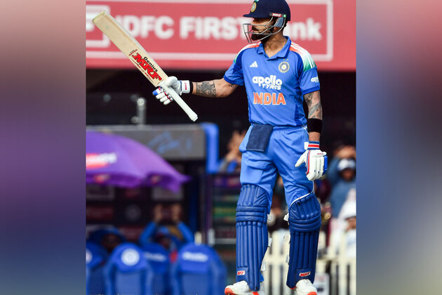 Virat Kohli spotted at Chhatrapati Shivaji Maharaj International Airport