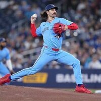 Jays' Dylan Cease, Vladimir Guerrero Jr. leave game with injuries