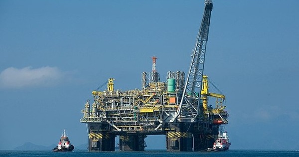 Iran war drives surge in US oil exports toward record levels