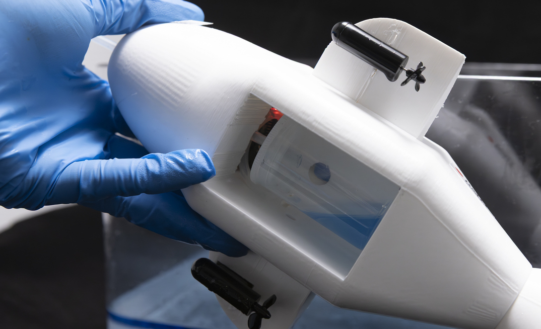 New e-dolphin device hoovers up surface oil spills