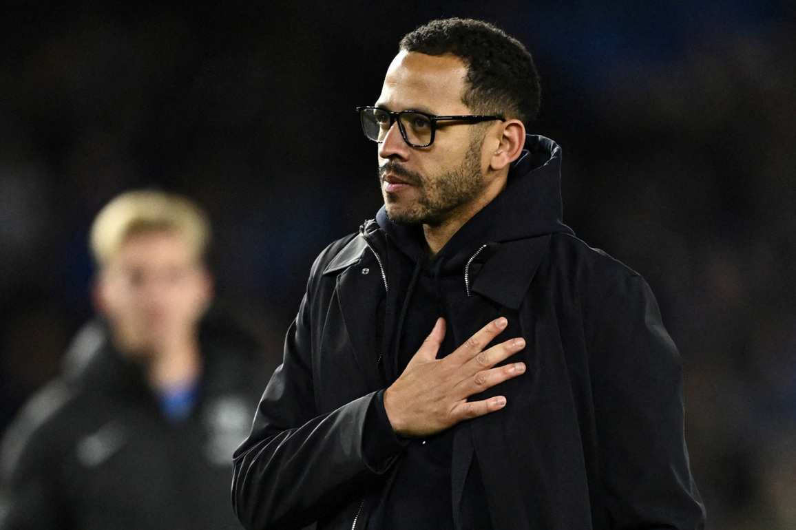 Chelsea sack Liam Rosenior after poor run, Calum McFarlane named interim head coach
