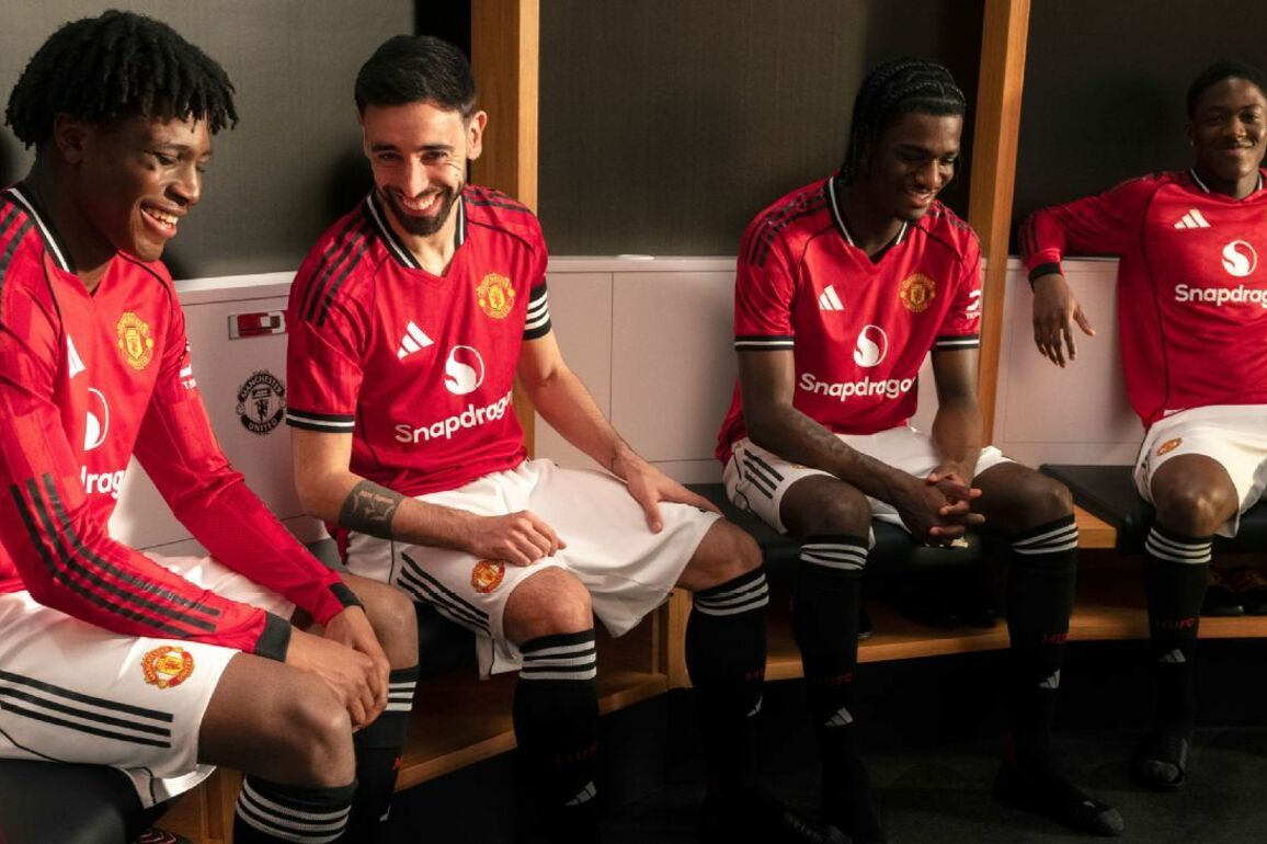 Manchester United pay homage to Old Trafford with 2025-26 home kit - ESPN