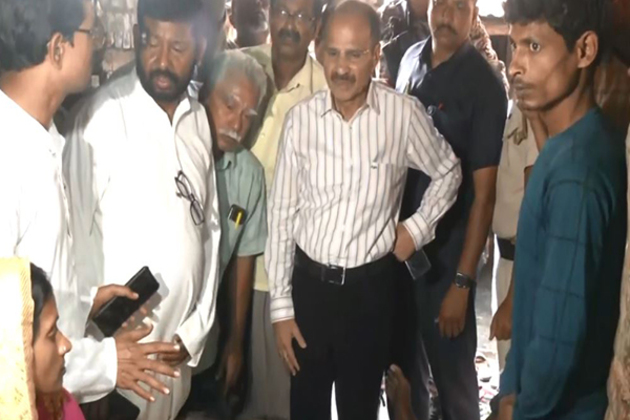 West Bengal: Congress' Adhir Ranjan visits violence-hit area in Murshidabad