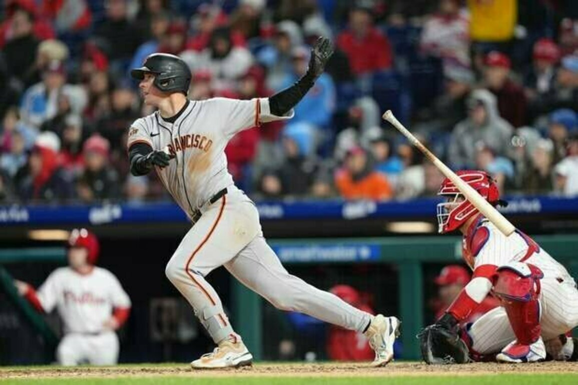 Thriving on the road, Giants look for series win vs. Phillies