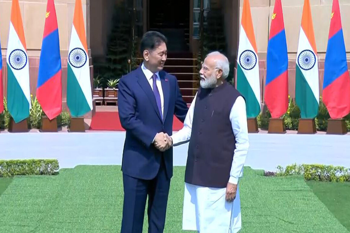 Prime Minister Narendra Modi meets Mongolian President Khurelsukh Ukhnaa