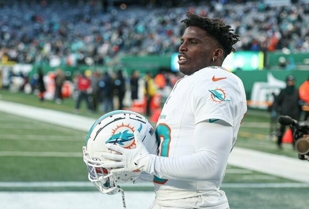 Dolphins coach: WR Tyreek Hill had wrist surgery for ligament damage