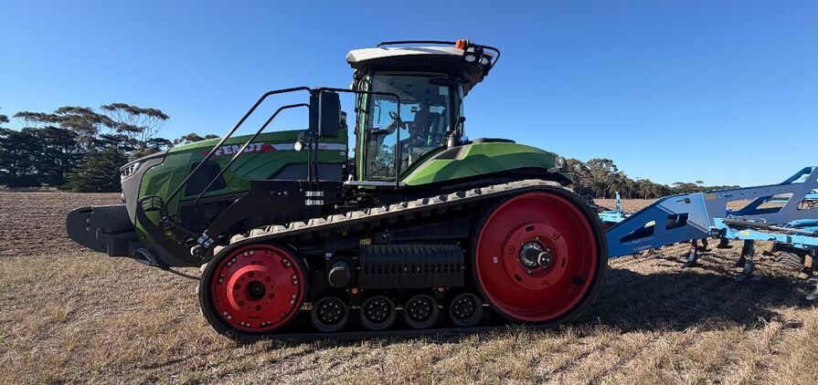 Oldaker discusses the ballasting on a Fendt 1162 Vario MT twin track tractor.
