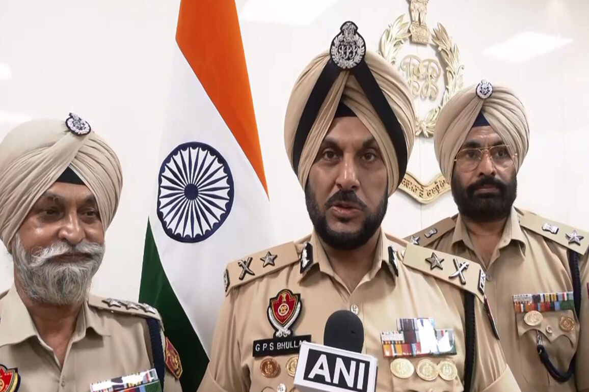 Amritsar Police bust cross-border arms and drug racket; 12 pistols, 1.5 kg heroin seized