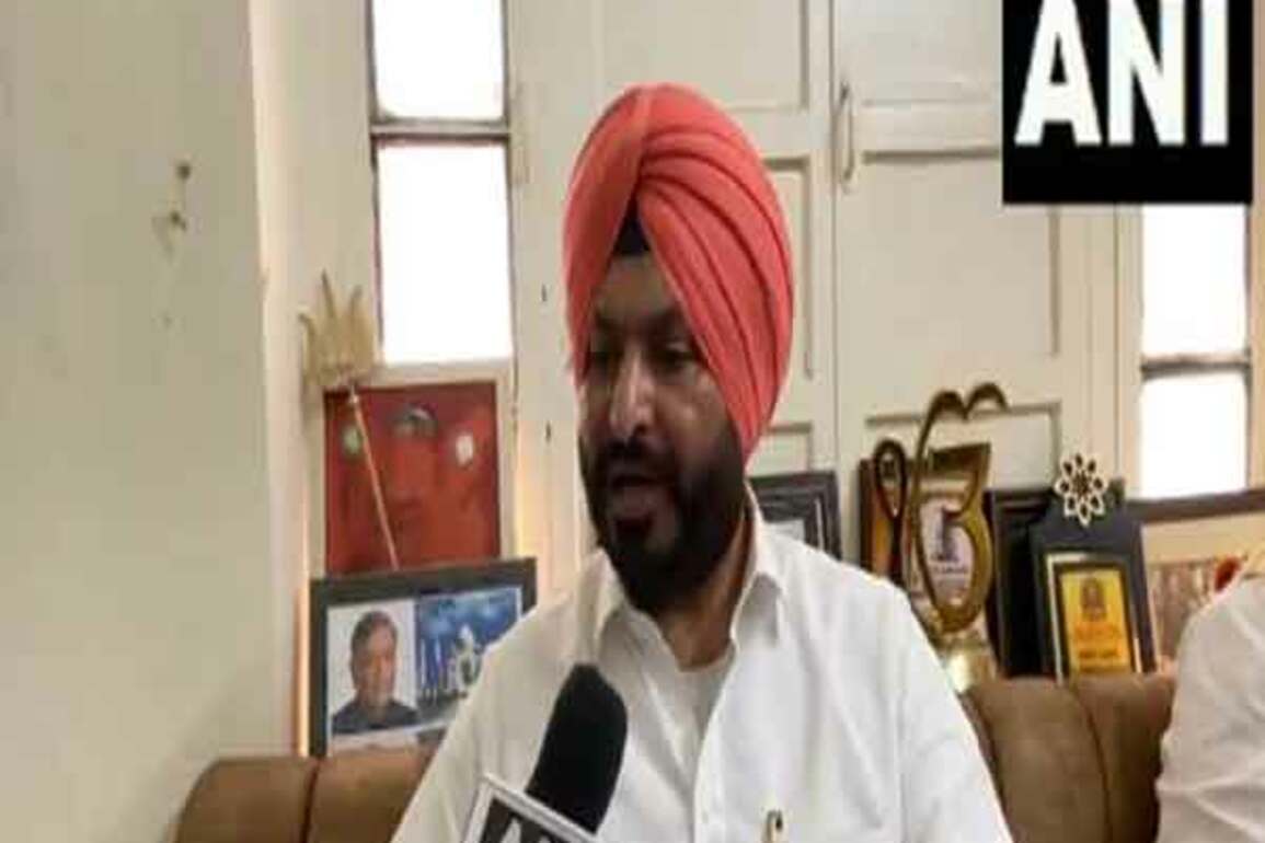 "Atmosphere of fear in Punjab": Union Minister Ravneet Bittu meets BJP leader Manoranjan Kalia