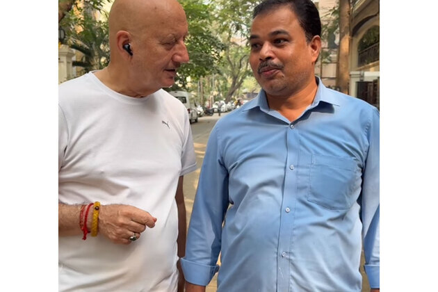 Anupam Kher says "honesty is alive" after security guard returns his lost credit card