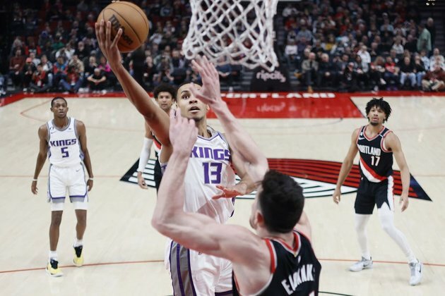 Kings aim to continue surge vs. struggling Spurs