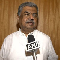 'Just a courtesy call, no curiosity': MLA Hariprasad meets CM Siddaramaiah, urges Cong workers to avoid leadership talk