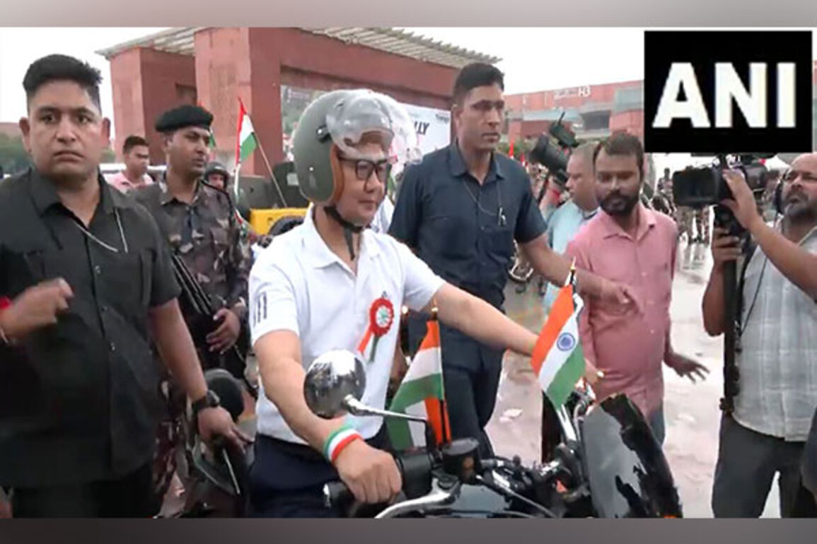 Union Ministers participate in 'Har Ghar Tiranga' bike rally held in Delhi ahead of Independence Day