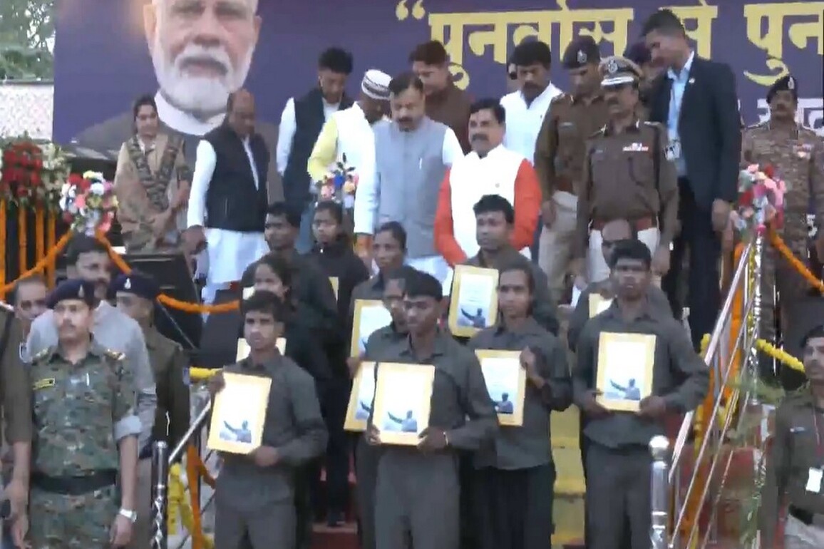 Madhya Pradesh: 10 Maoists including KB division commander surrender in Balaghat