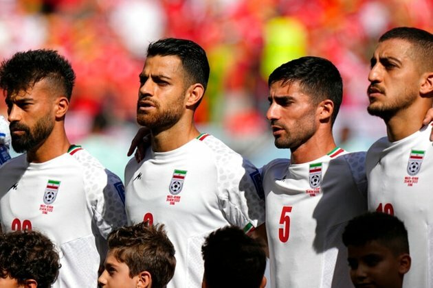 Iran&#039;s Soccer Team Halfheartedly Sings National Anthem at World Cup