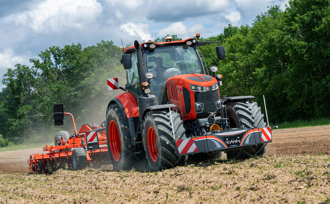 Kubota presents its new M7004 tractor series 