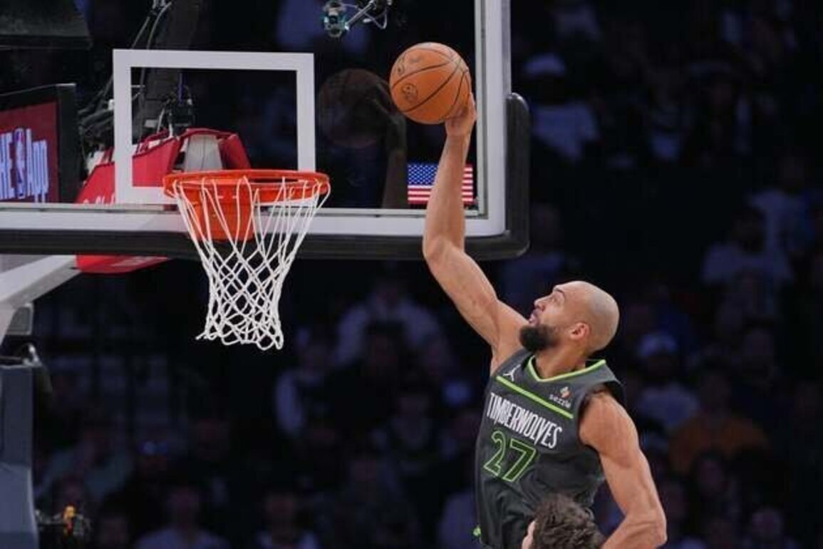 Stars sit out as Wolves earn split of pair against Warriors