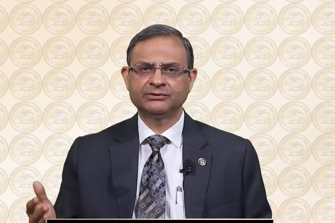 RBI offers concessional forex swap till Sept 30 to incentivise overseas borrowings by PSUs; Eases investment limits to attract foreign capital