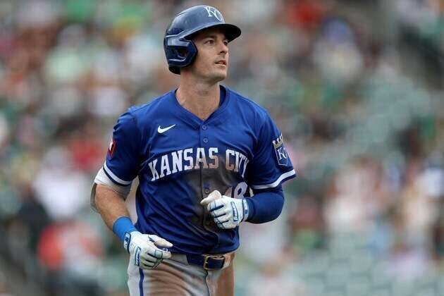 Braves sign OF Mike Yastrzemski to 2-year, $23M deal