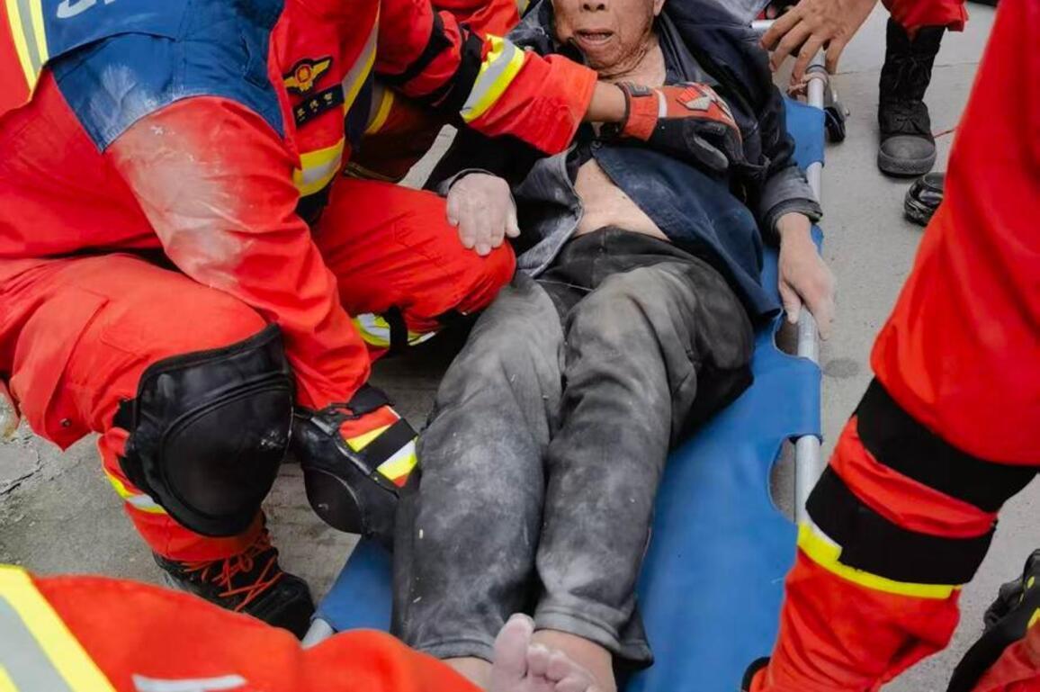 Update: 2 dead, 91-year-old man rescued after 5.2-magnitude quake strikes south China's Guangxi