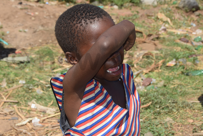 n orphaned child crying at the burial of her parent at ofo landing site hoto by smael asooha