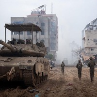 Gazans seen cheering Israeli troops overseeing aid delivery
