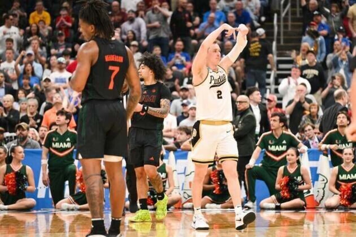 Fletcher Loyer, Purdue outlast Miami to advance to Sweet 16