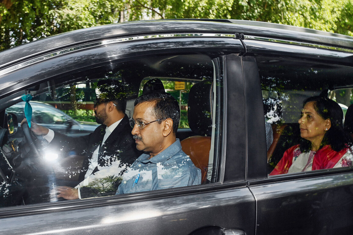 Delhi Excise case: HC asks CBI to respond to Kejriwal's recusal plea; he to appear in person