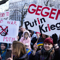 Who are the deluded experts trying to send Germans to war with Russia