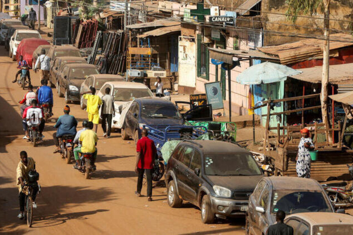 France to reduce diplomatic staff in Mali amid jihadist fuel blockade