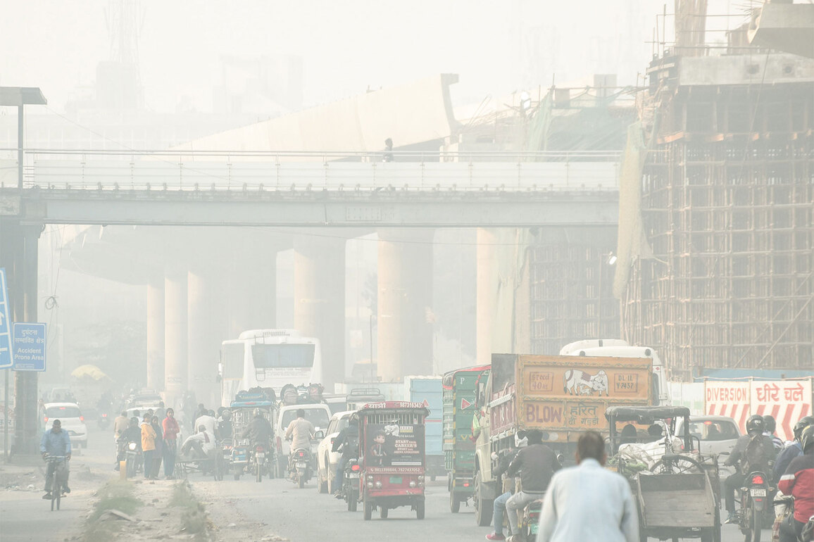 Delhi air quality deteriorates to 'severe' category; AQI above 400 in multiple areas
