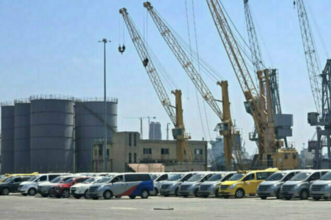 A ship carrying 3,200 cars arrives at Tartous Port