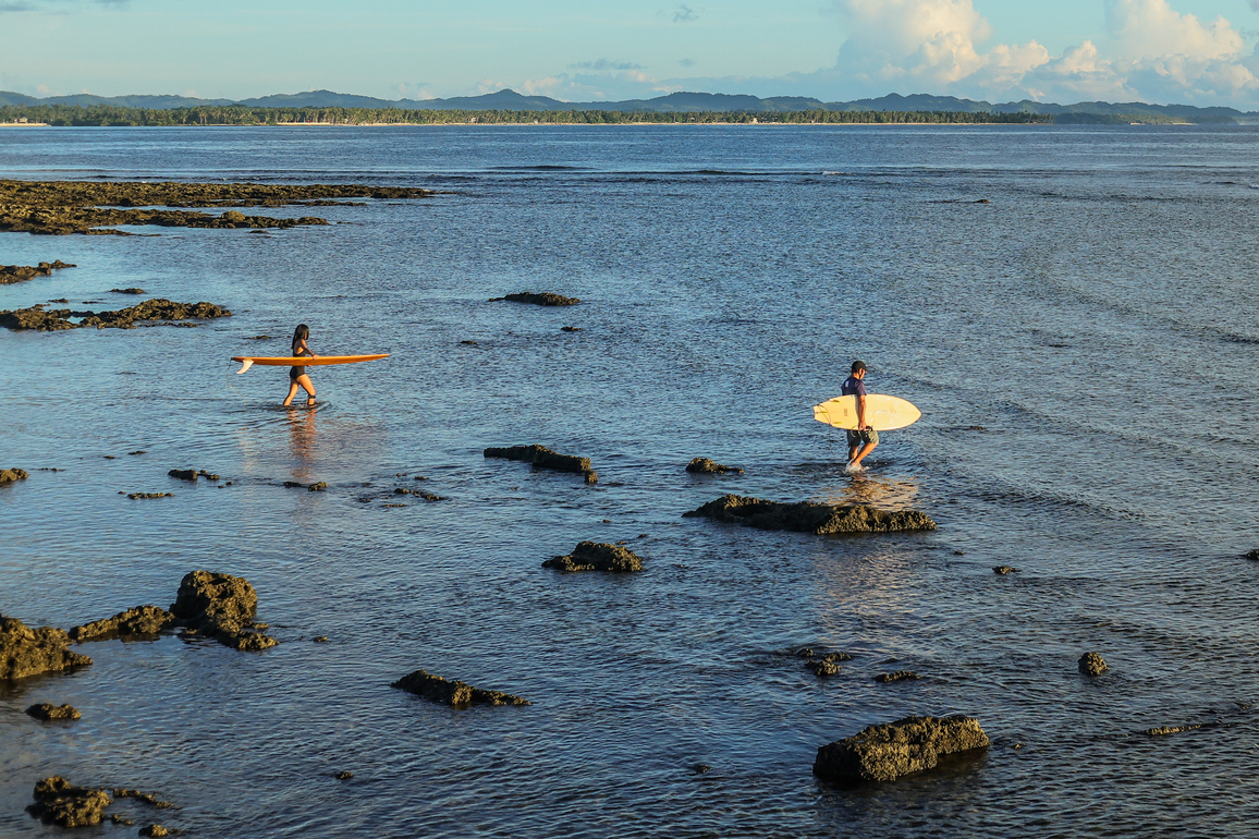 PHILIPPINES-SIARGAO ISLAND-SURFING