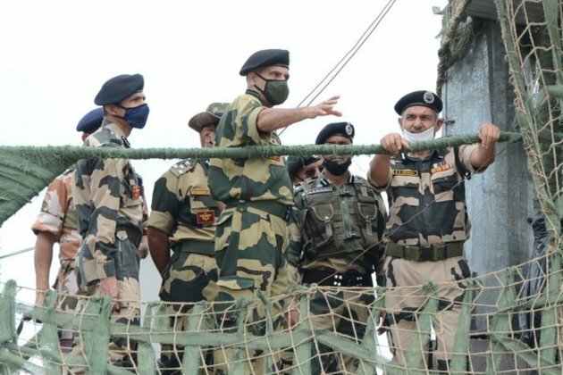DG BSF visits India-Pak border, reviews border domination plan