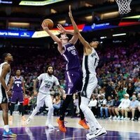 Spurs bury 25 treys, rout Kings and sweep season series