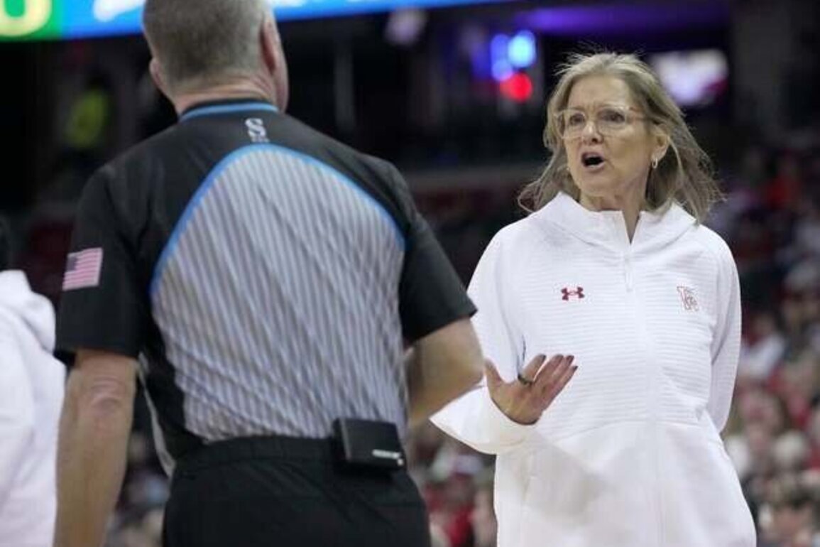 Women's Top 25 roundup: No. 25 Washington nips No. 16 Maryland in 2 OTs