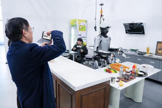 Robot "teachers" preparing China's humanoids for real-world jobs