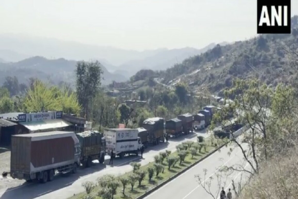 Vehicular movement halts on Jammu-Srinagar National Highway after mudslide