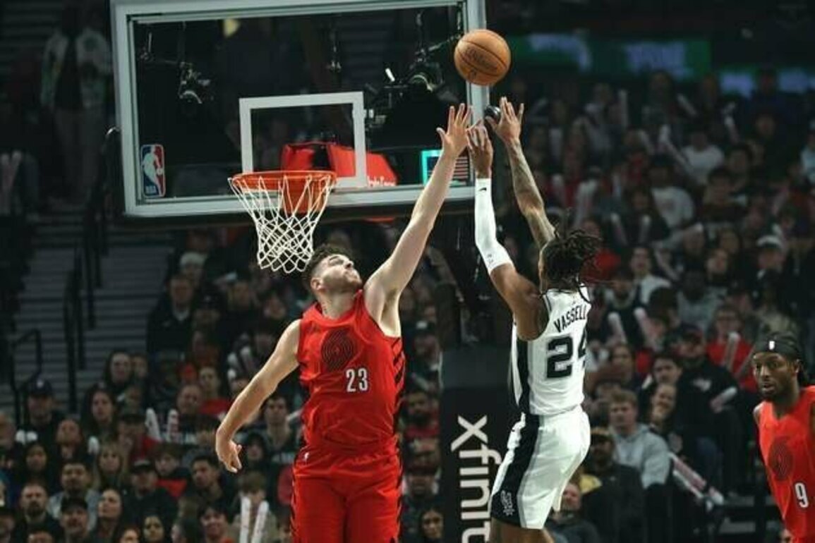 De'Aaron Fox's season-high 37 spark Spurs past Blazers